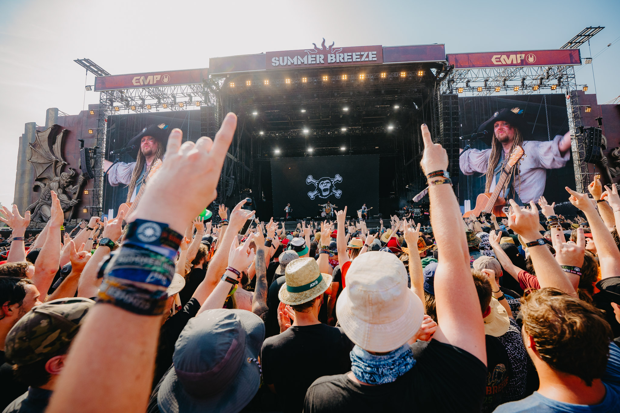 Bild vom Liveauftritt der Band Mr. Hurley & die Pulveraffen beim Summer Breeze 2025