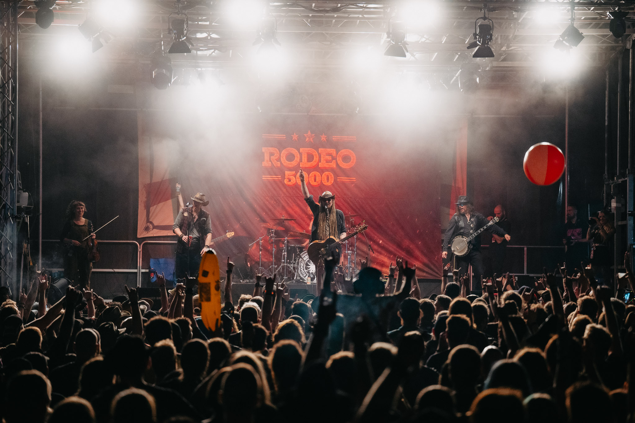 Bild vom Liveauftritt der Band Rodeo 5000 beim Summer Breeze 2025
