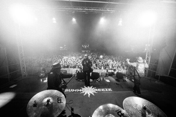 Bild vom Liveauftritt der Band Rodeo 5000 beim Summer Breeze 2025