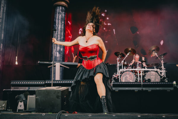 Bild vom Liveauftritt der Band Within Temptation beim Summer Breeze 2025