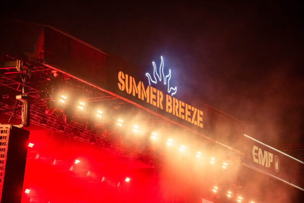 Impression der Besuchenden beim Summer Breeze 2025 auf dem Festivalgelände