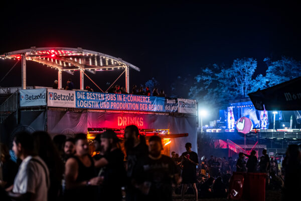 Impression der Besuchenden beim Summer Breeze 2025 auf dem Festivalgelände