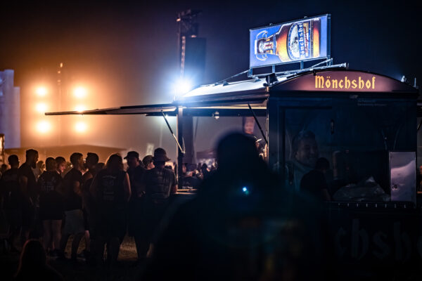 Impression der Besuchenden beim Summer Breeze 2025 auf dem Festivalgelände