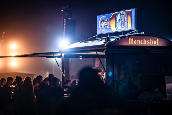 Impression der Besuchenden beim Summer Breeze 2025 auf dem Festivalgelände