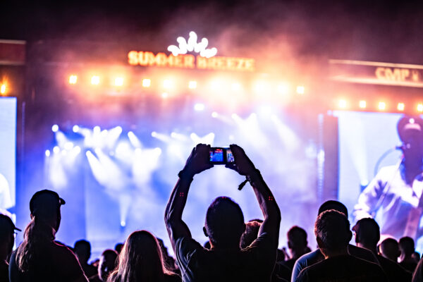 Impression der Besuchenden beim Summer Breeze 2025 auf dem Festivalgelände