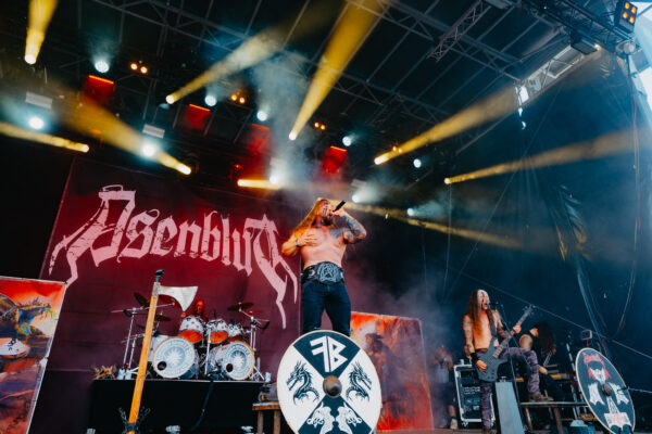 Bild vom Liveauftritt der Band Asenblut beim Summer Breeze 2025
