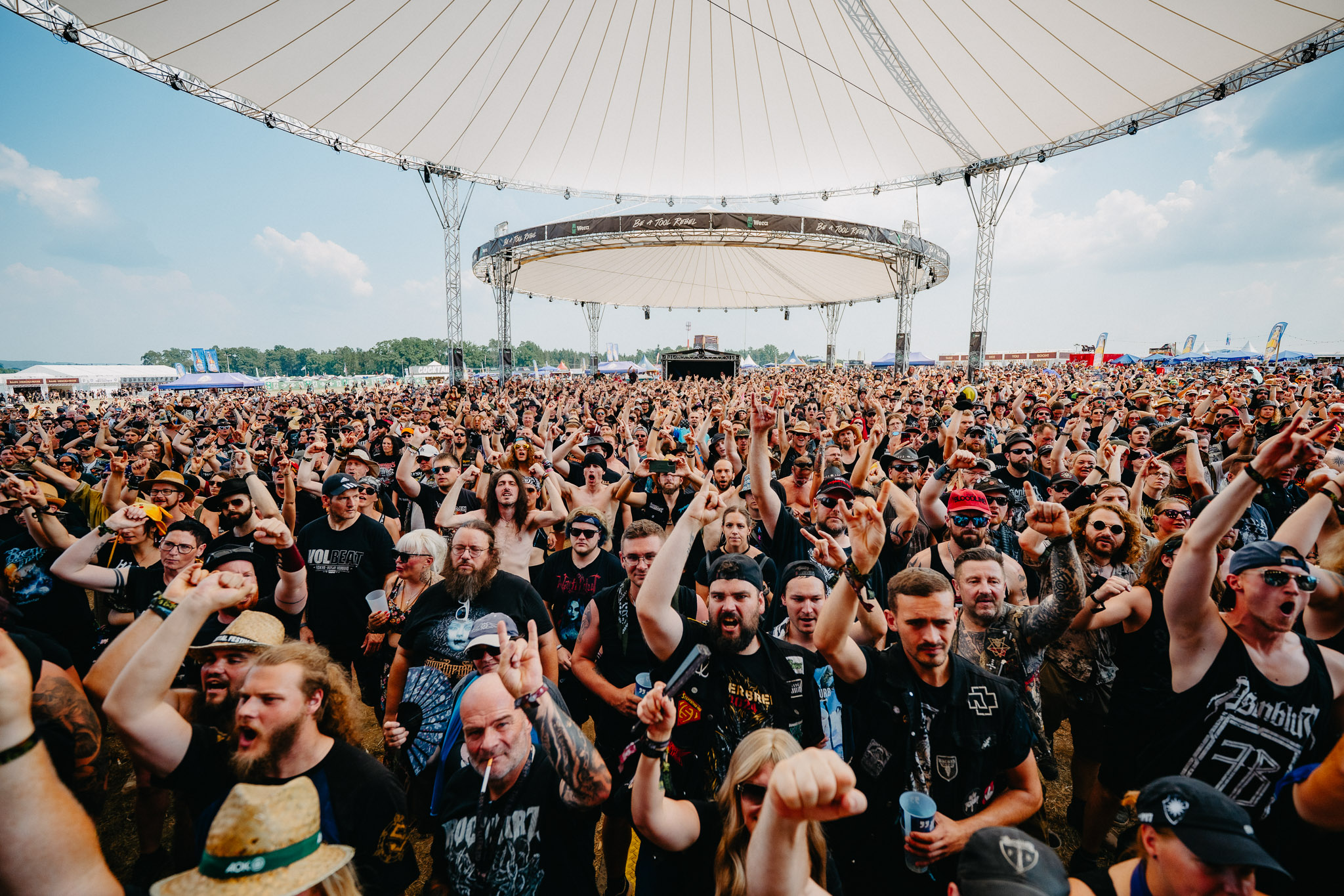 Bild vom Liveauftritt der Band Asenblut beim Summer Breeze 2025