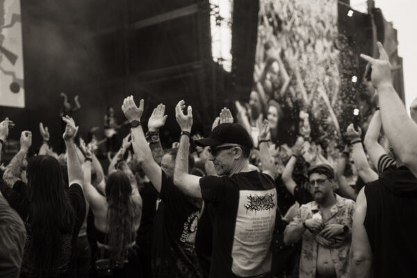 Impression der Besuchenden beim Summer Breeze 2025 auf dem Festivalgelände