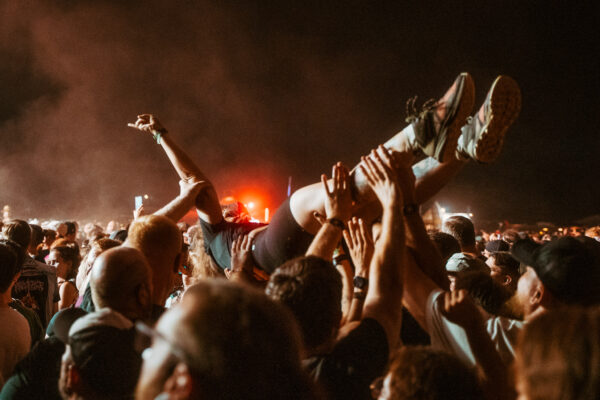 Impression der Besuchenden beim Summer Breeze 2025 auf dem Festivalgelände