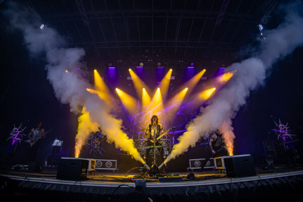 Bild vom Liveauftritt der Band Evil Invaders beim Summer Breeze 2025