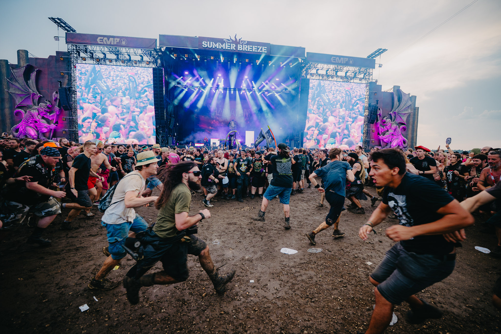 Bild vom Liveauftritt der Band Hämatom beim Summer Breeze 2025