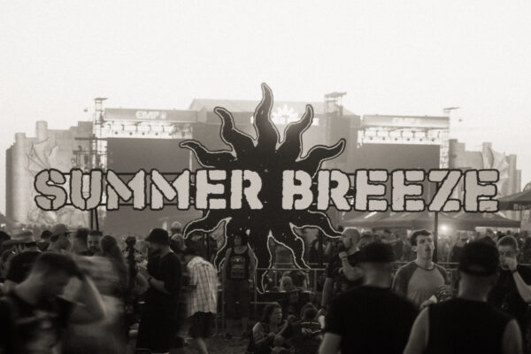 Impression der Besuchenden beim Summer Breeze 2025 auf dem Festivalgelände