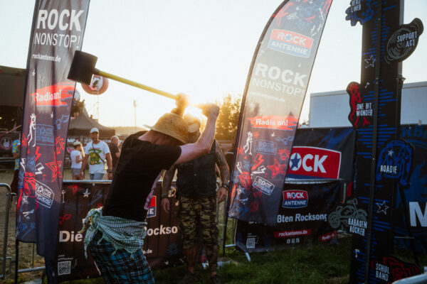 Impression der Besuchenden beim Summer Breeze 2025 auf dem Festivalgelände