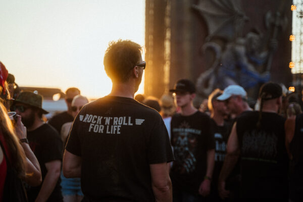Impression der Besuchenden beim Summer Breeze 2025 auf dem Festivalgelände