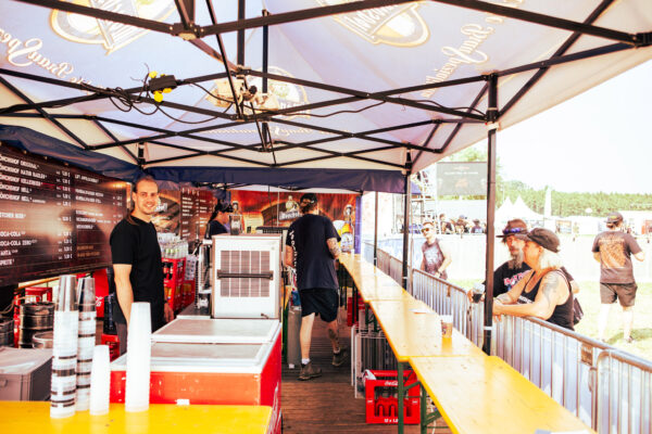 Impression der Besuchenden beim Summer Breeze 2025 auf dem Festivalgelände