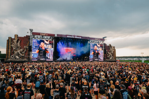 Bild vom Liveauftritt der Band Beast in Black beim Summer Breeze 2025