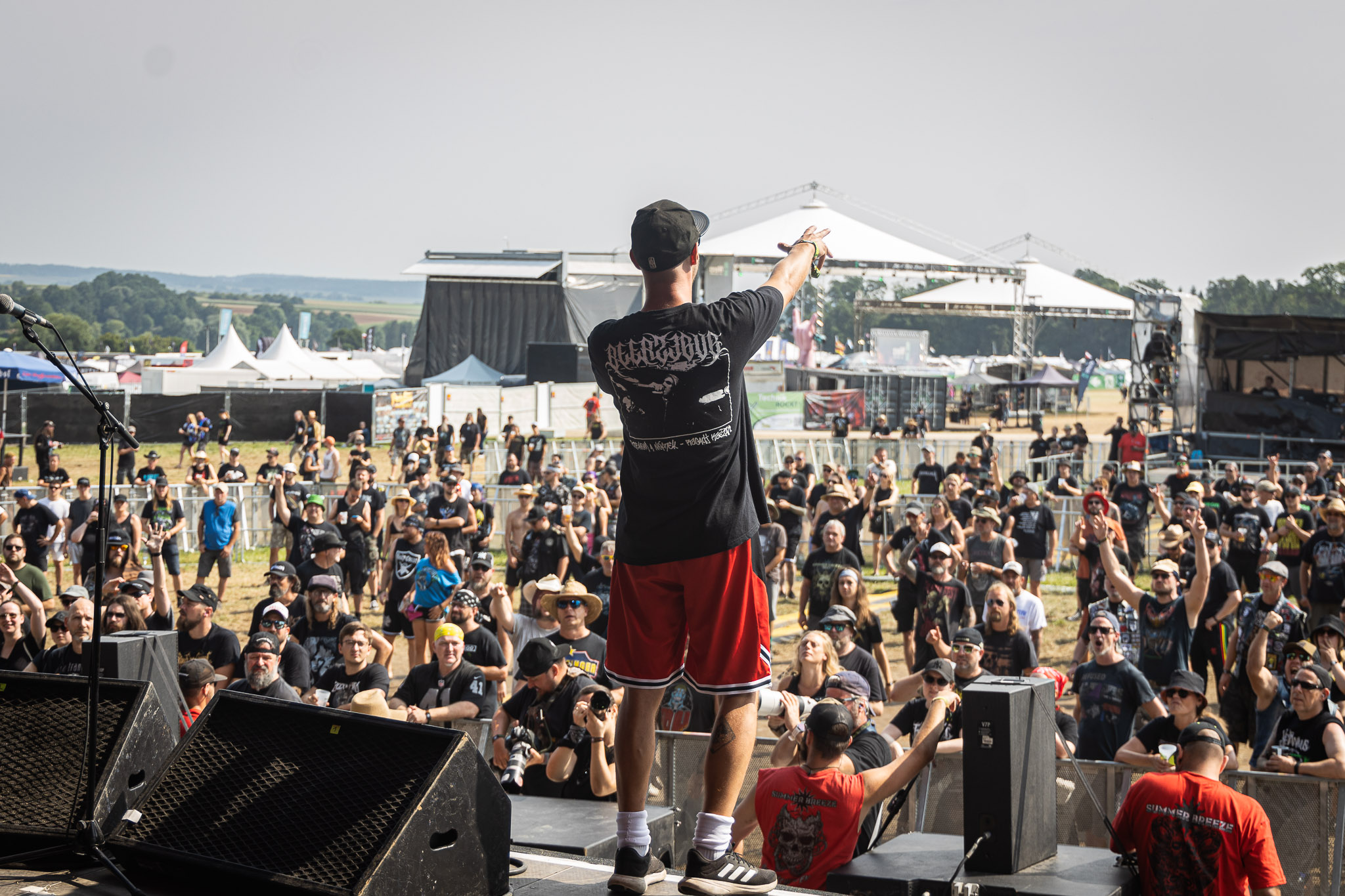 Bild vom Liveauftritt der Band Downset beim Summer Breeze 2025