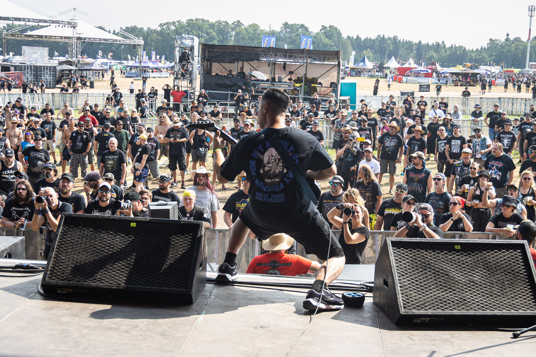 Bild vom Liveauftritt der Band Downset beim Summer Breeze 2025