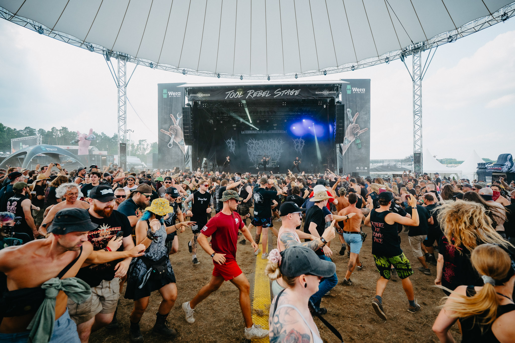 Bild vom Liveauftritt der Band Extermination Dismemberment beim Summer Breeze 2025