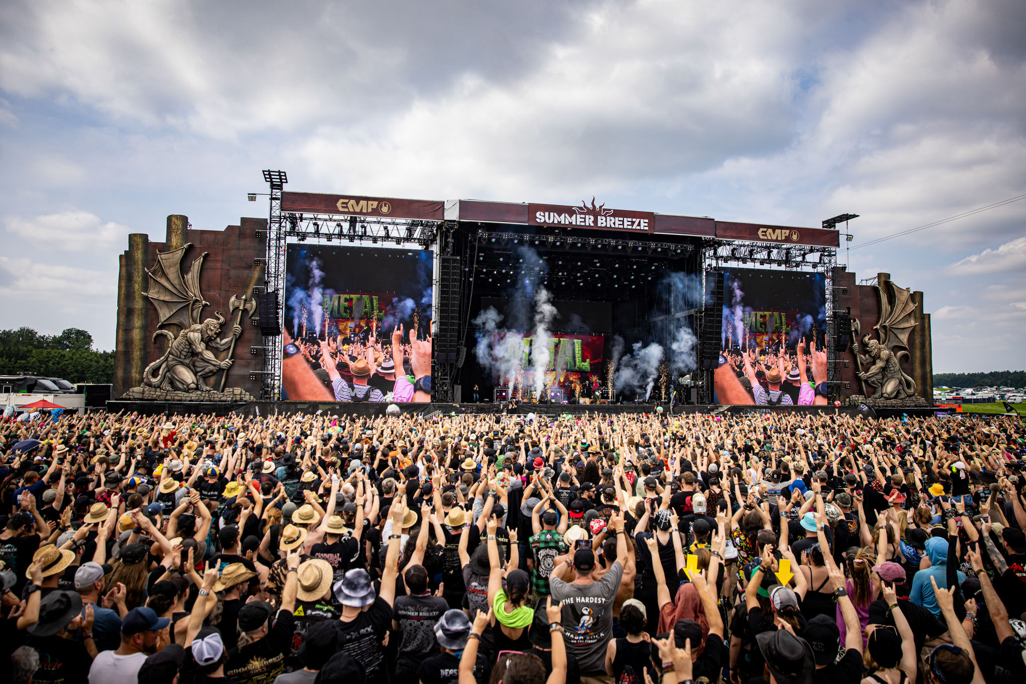 Bild vom Liveauftritt der Band Heavysaurus beim Summer Breeze 2025