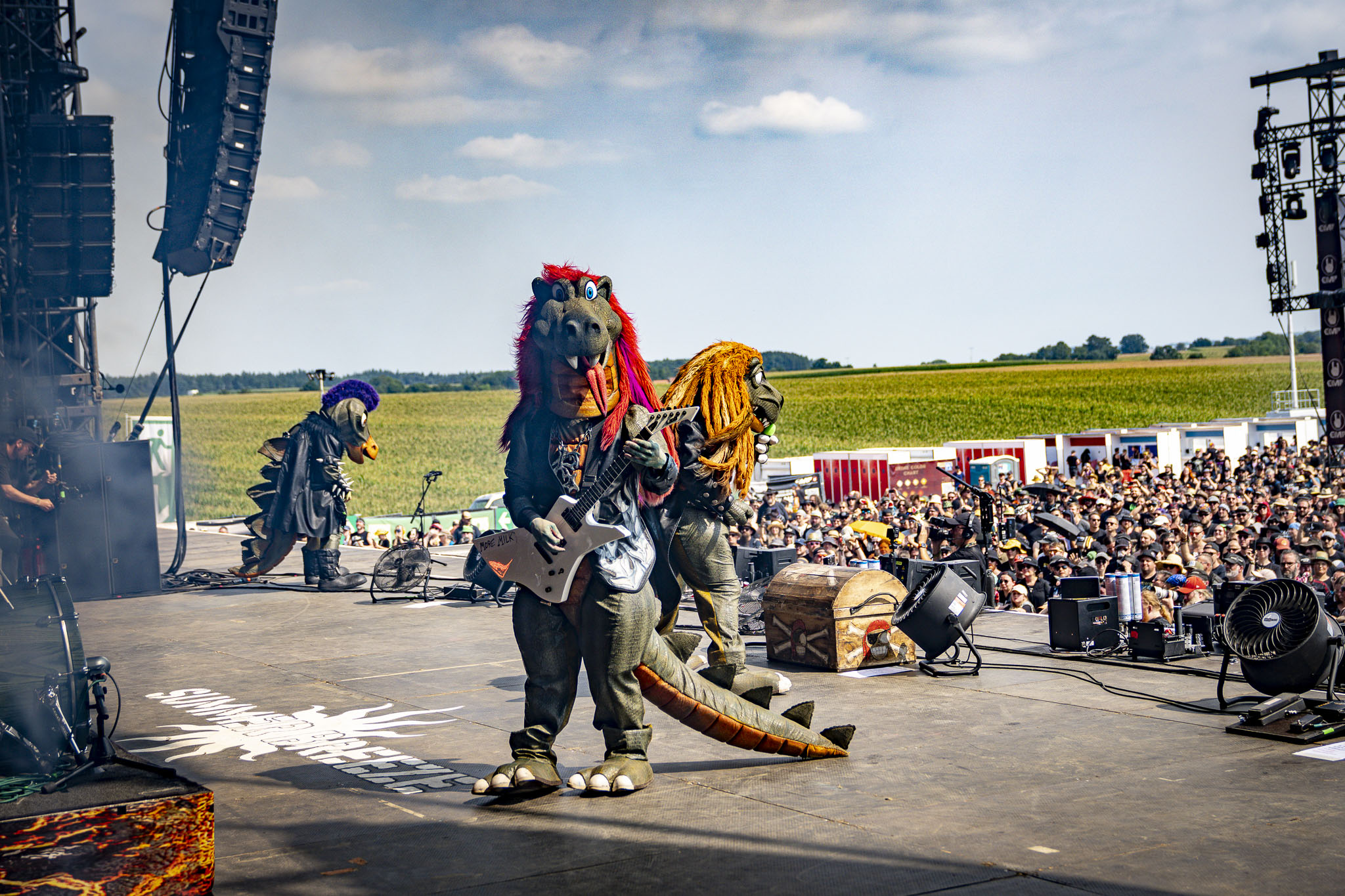 Bild vom Liveauftritt der Band Heavysaurus beim Summer Breeze 2025
