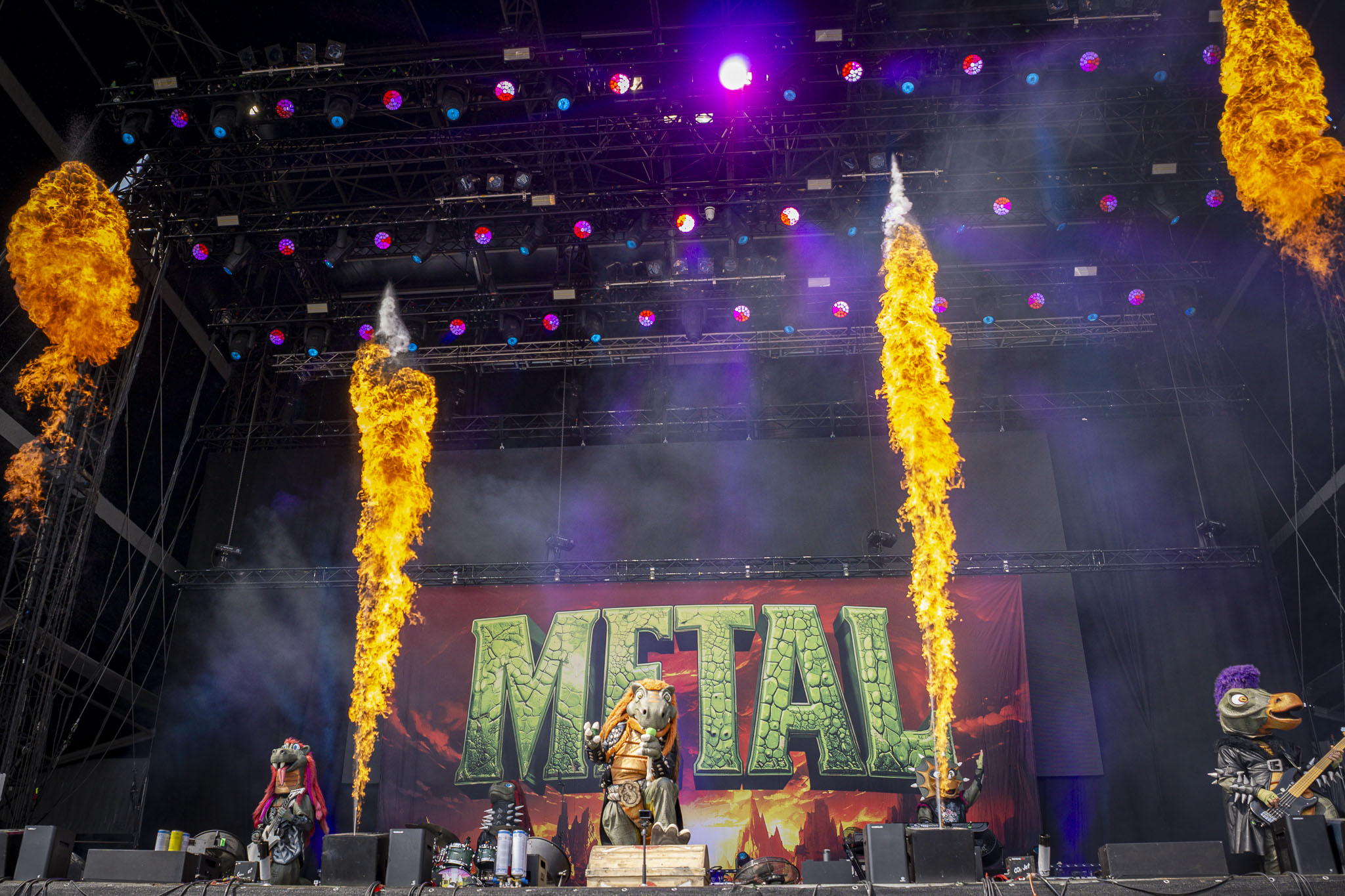 Bild vom Liveauftritt der Band Heavysaurus beim Summer Breeze 2025