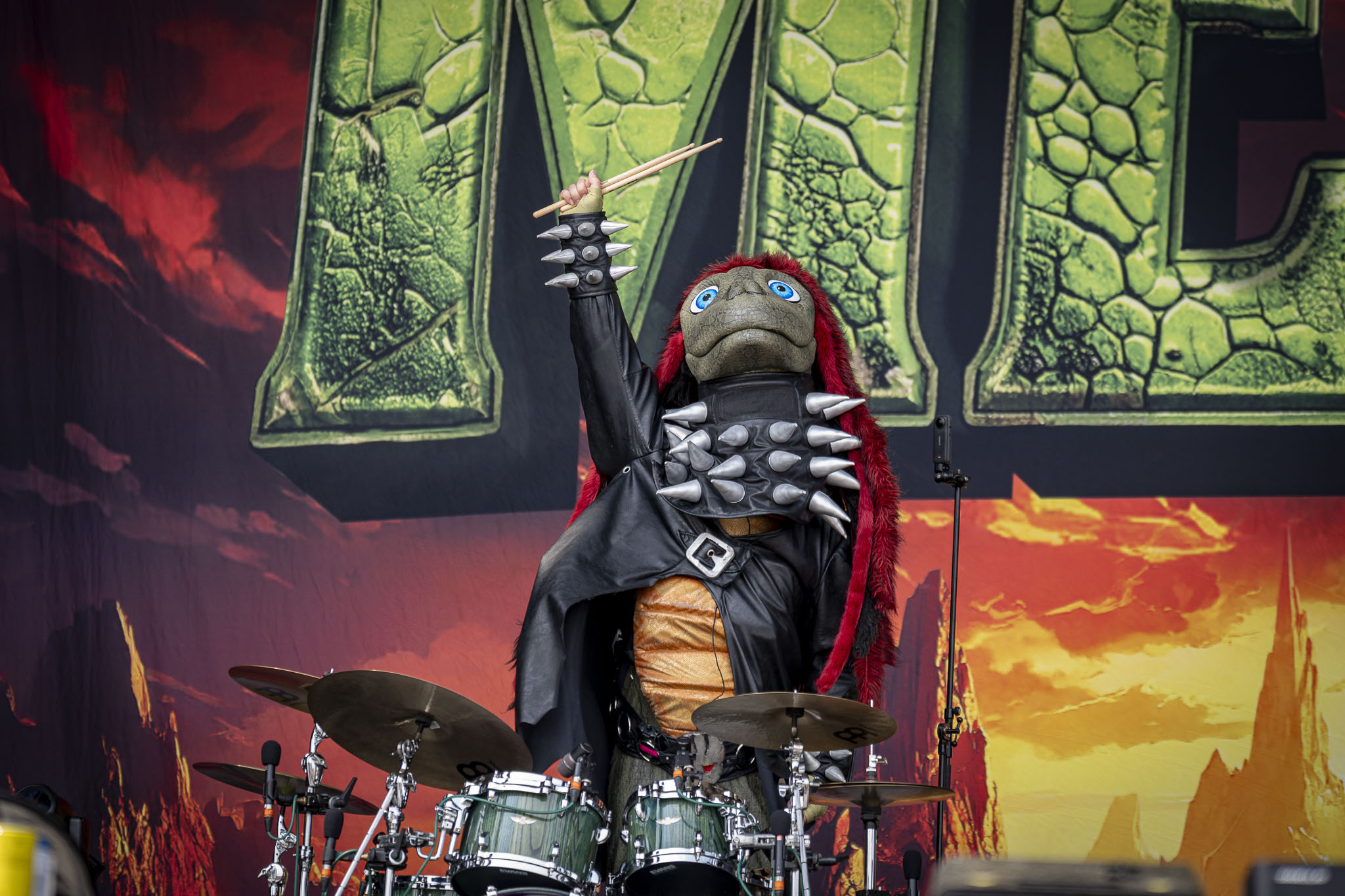 Bild vom Liveauftritt der Band Heavysaurus beim Summer Breeze 2025