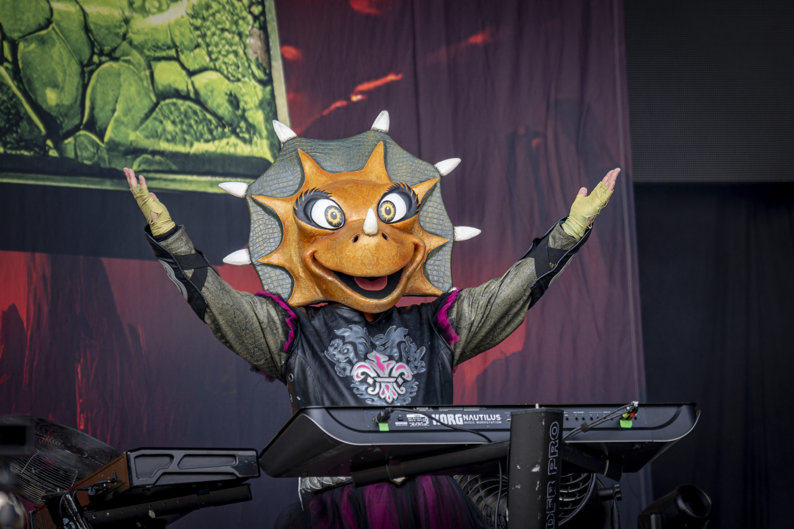 Bild vom Liveauftritt der Band Heavysaurus beim Summer Breeze 2025