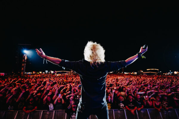Bild vom Liveauftritt der Band Kissin´ Dynamite beim Summer Breeze 2025