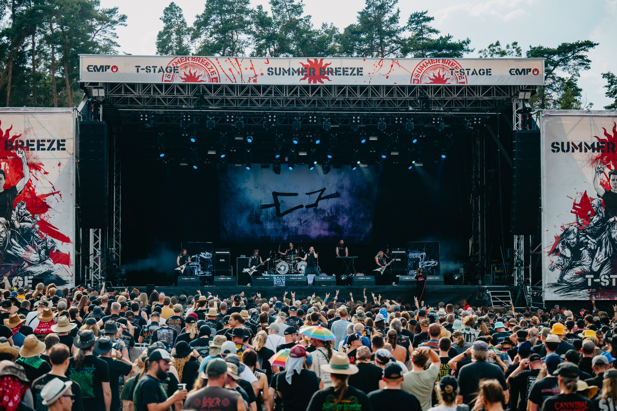 Bild vom Liveauftritt der Band Omnium Gatherum beim Summer Breeze 2025