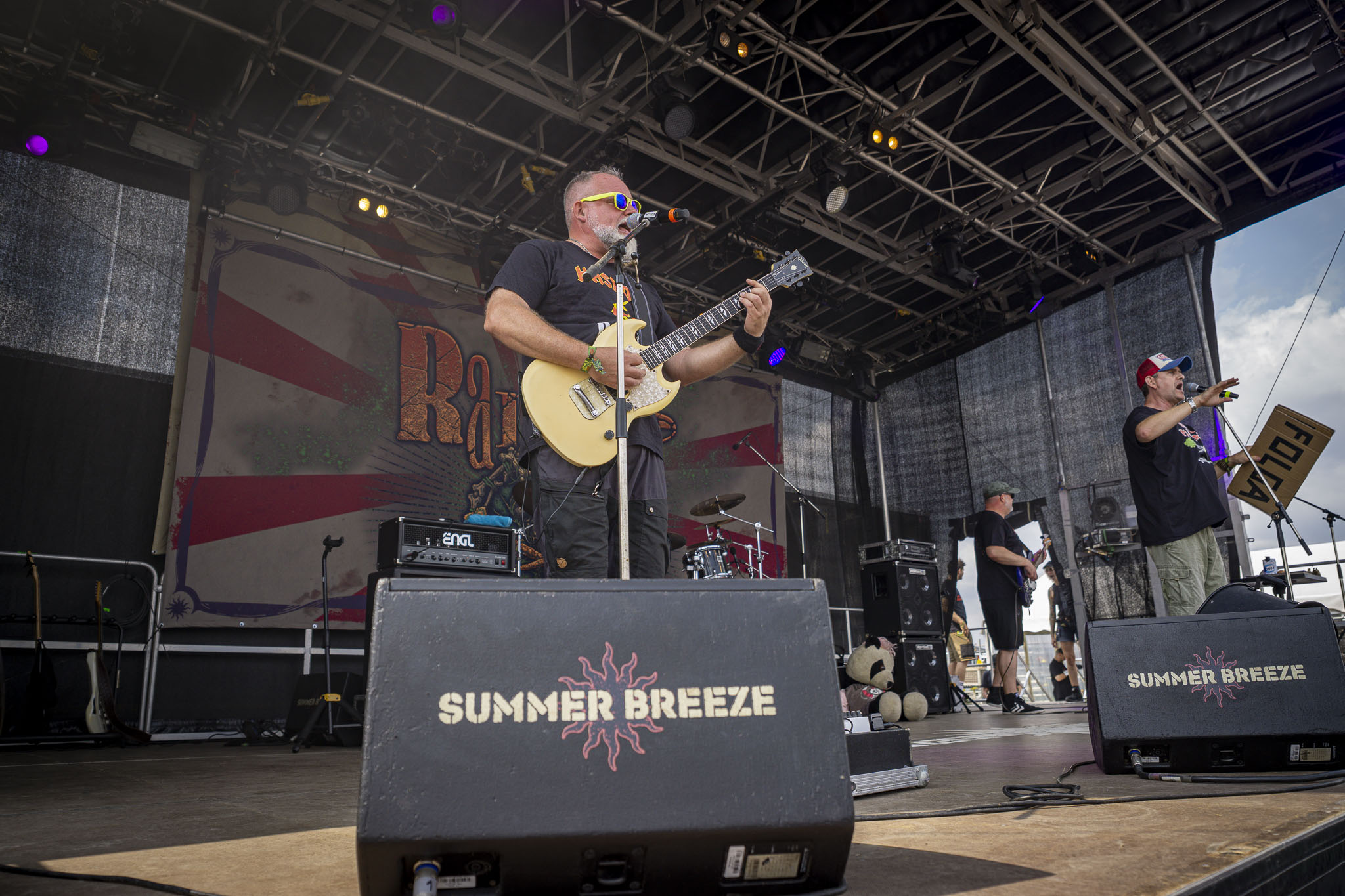 Bild vom Liveauftritt der Band Randale beim Summer Breeze 2025