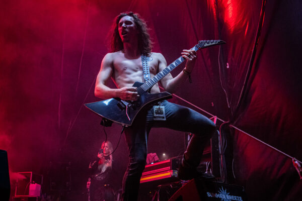 Bild vom Liveauftritt der Band Warbringer beim Summer Breeze 2025