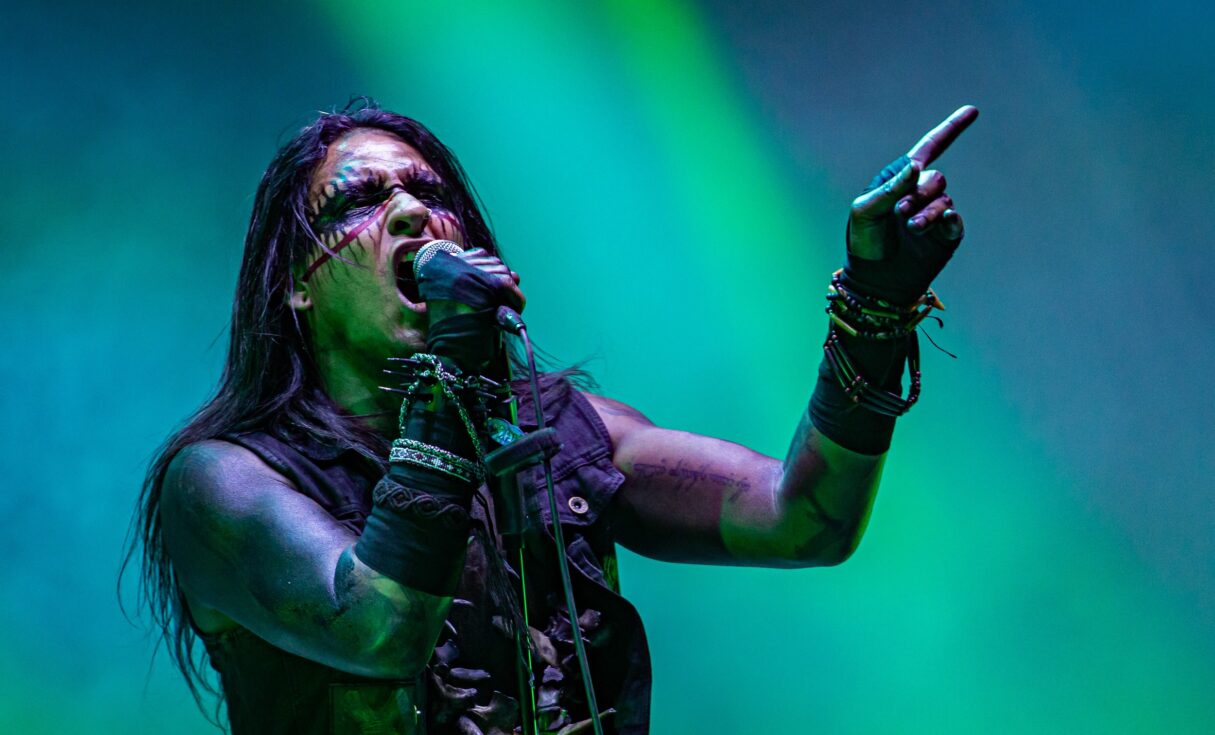 BLACKBRAID - Putzlicht auf der T-Stage